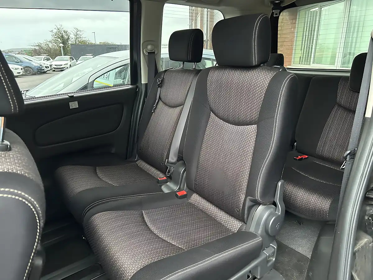 Used 2015 Nissan Serena 7 Seater Black - Interior and Exterior details 11