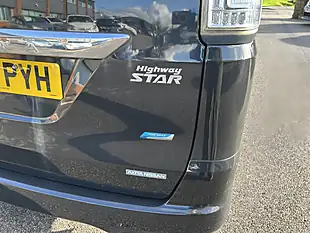 Used 2015 Nissan Serena 7 Seater Black - Interior and Exterior details 16