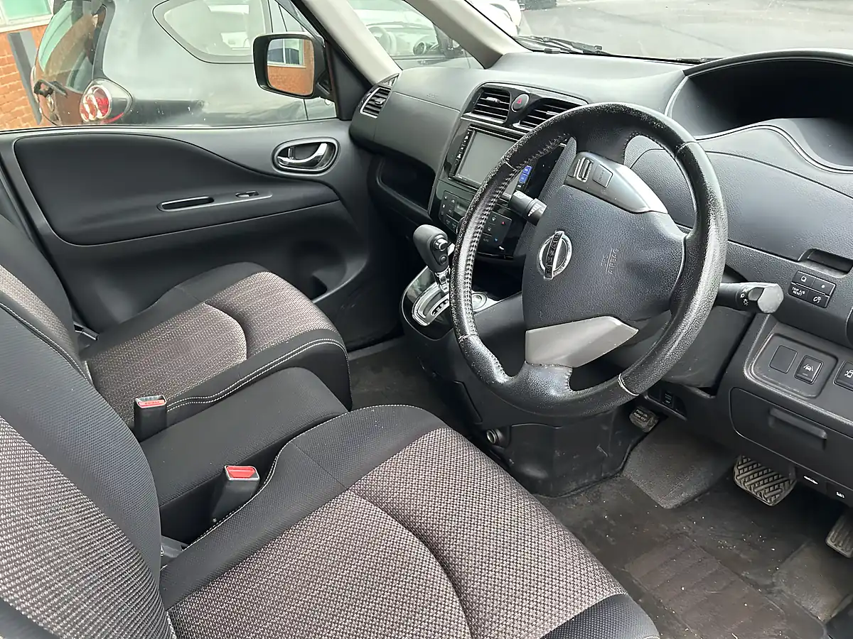 Used 2015 Nissan Serena 7 Seater Black - Interior and Exterior details 6