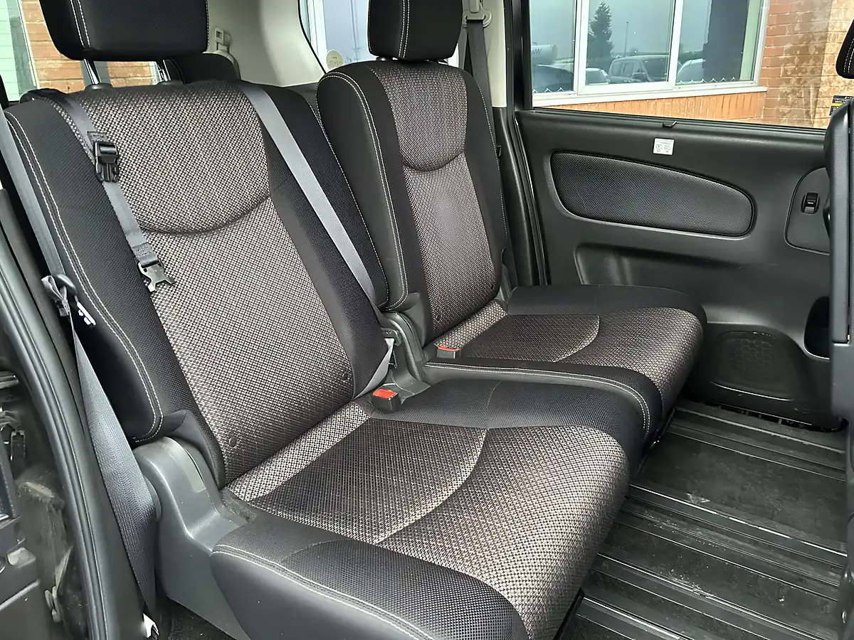 Used 2015 Nissan Serena 7 Seater Black - Interior and Exterior details 8