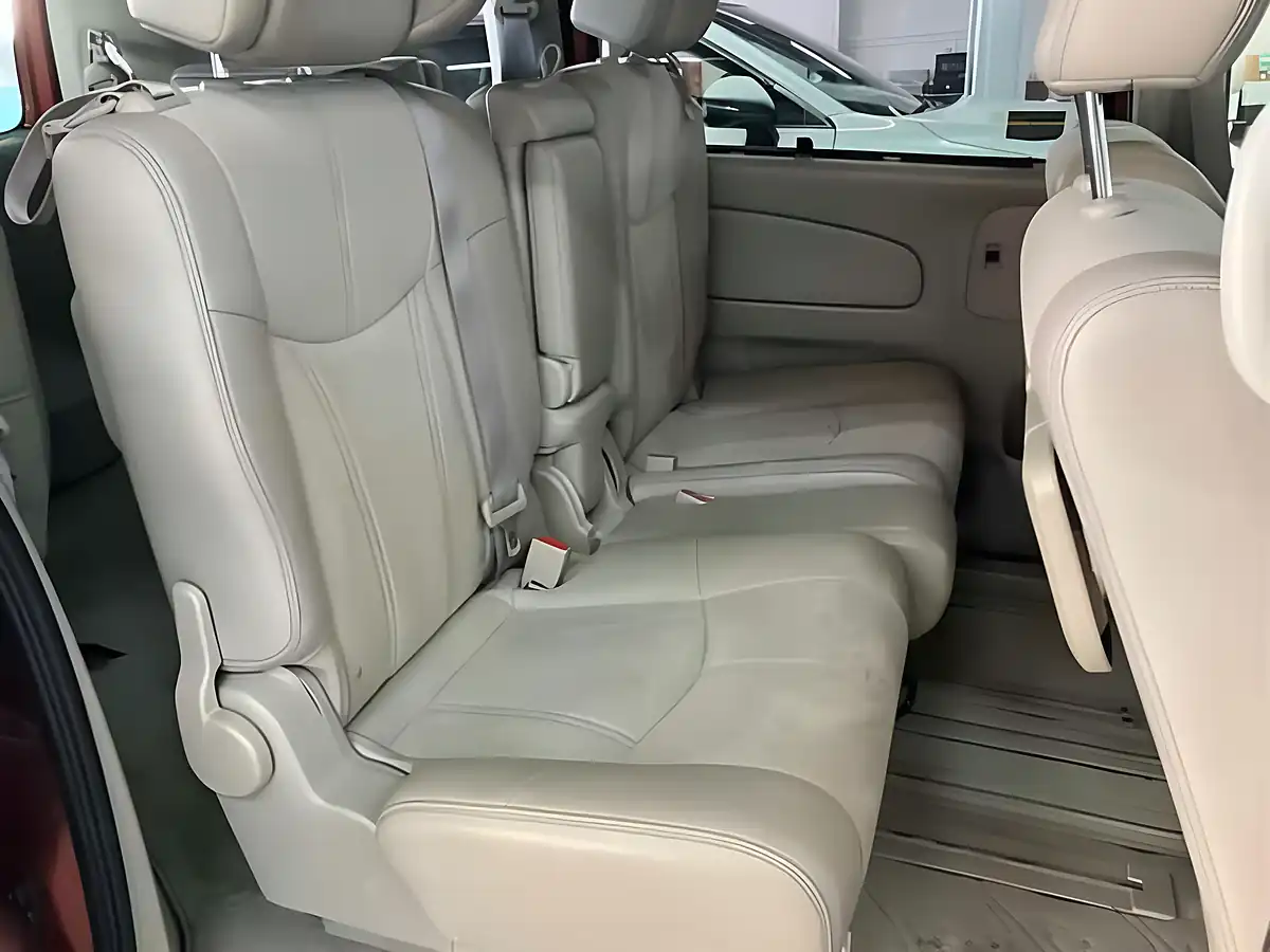 Used 2015 Nissan Serena G Edi Sunroof Leather 8 Seats Red - Interior and Exterior details 5