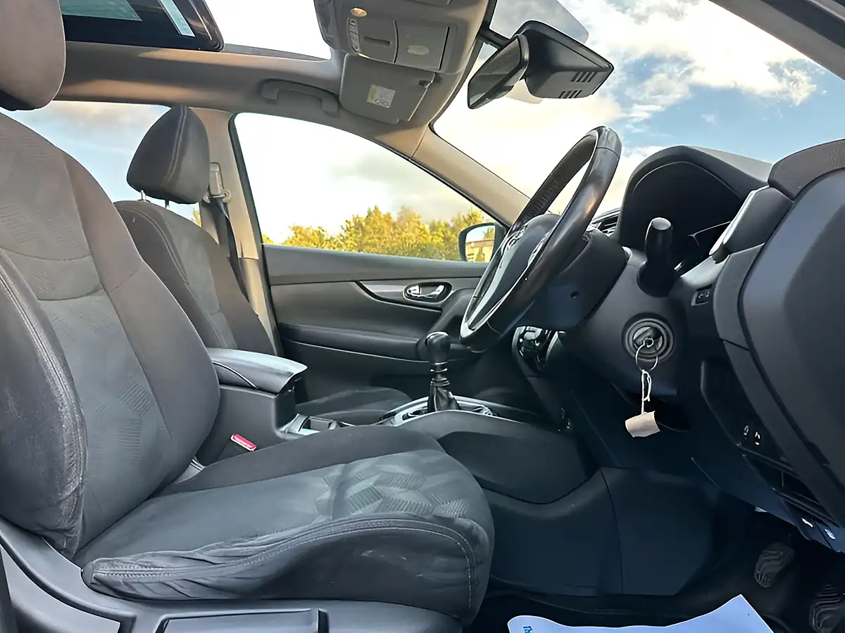 Used 2015 Nissan X-Trail Acenta Black - Interior and Exterior details 15