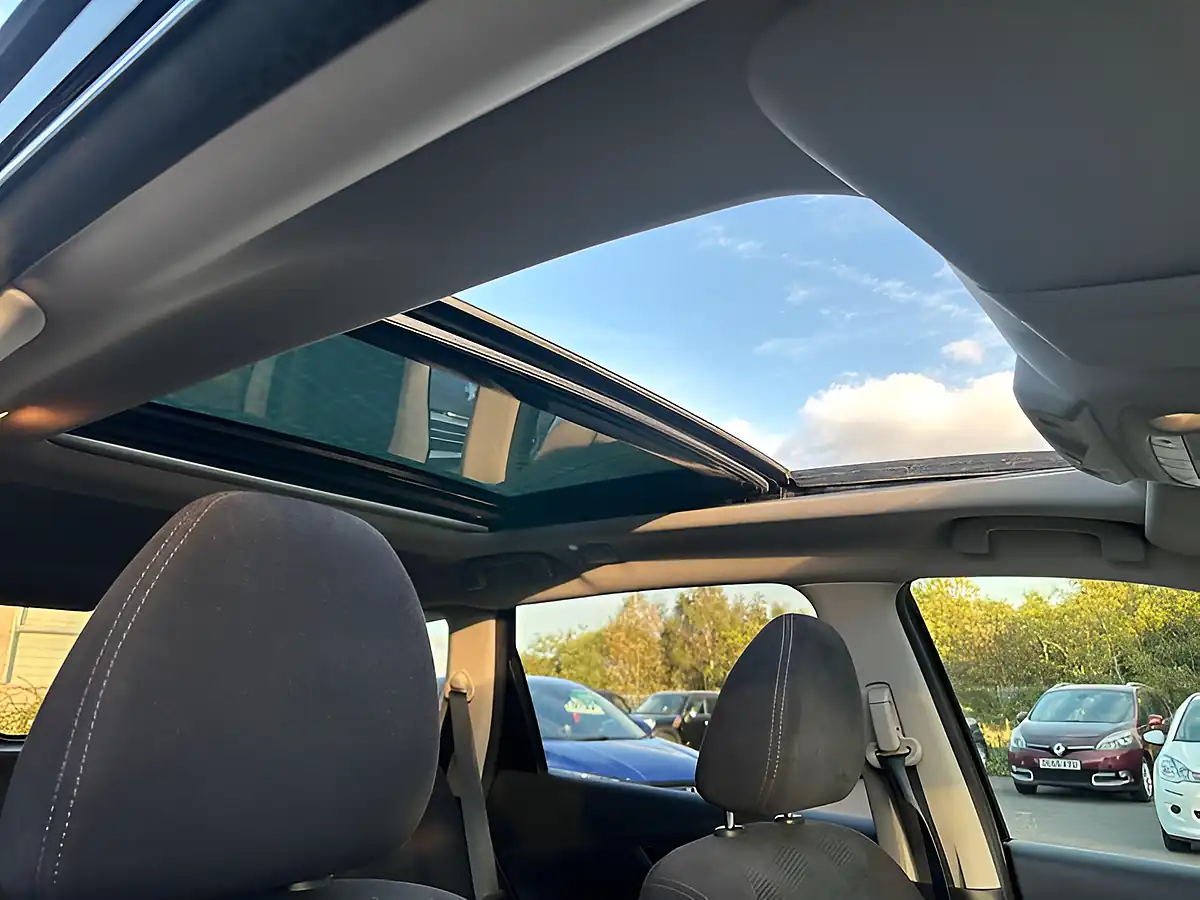 Used 2015 Nissan X-Trail Acenta Black - Interior and Exterior details 6