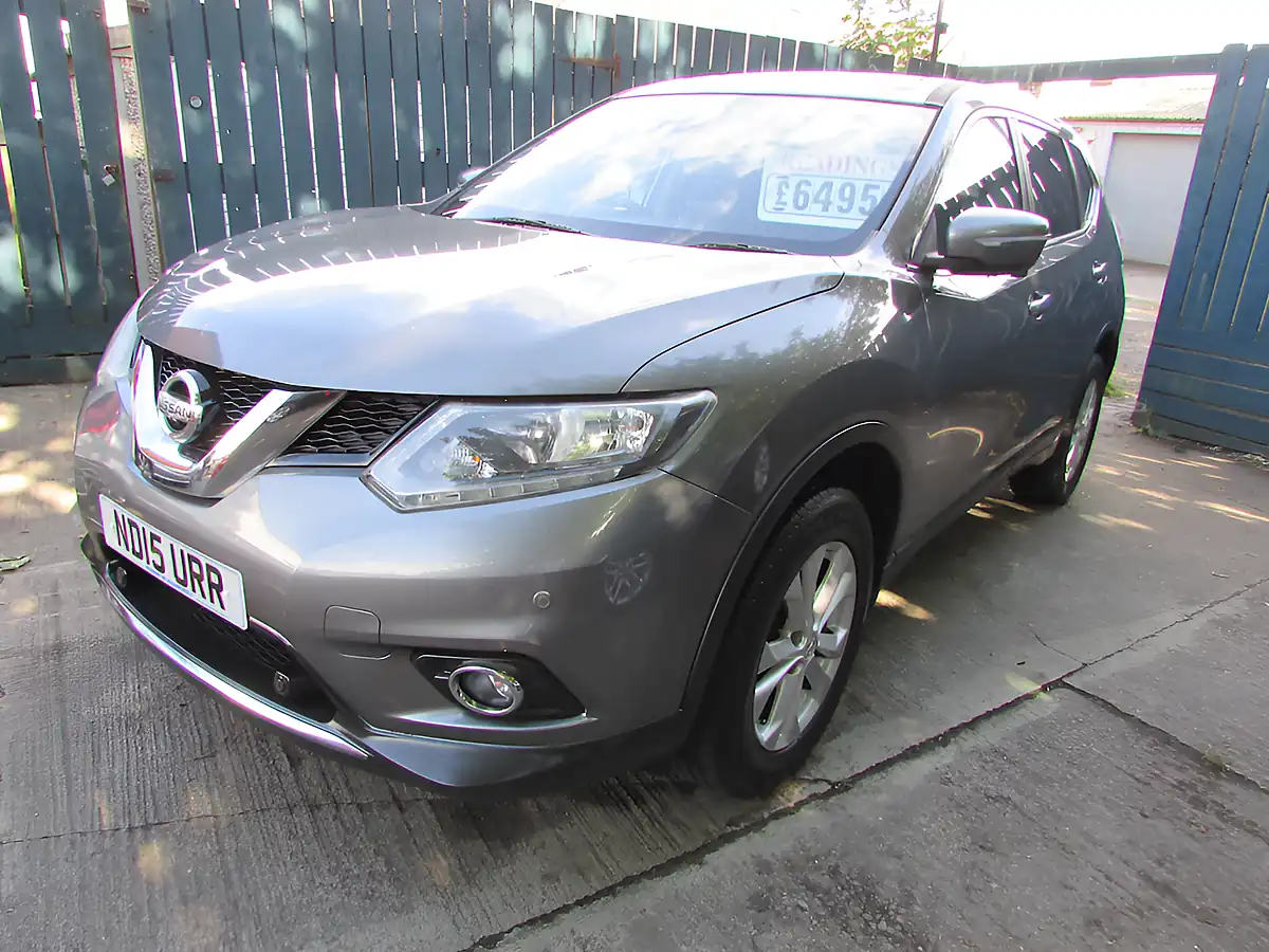 Used 2015 Nissan X-Trail Acenta Grey - Front View