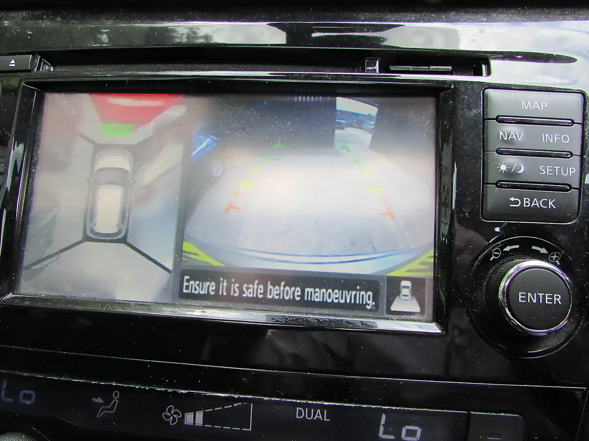 Used 2015 Nissan X-Trail Acenta Grey - Interior and Exterior details 11