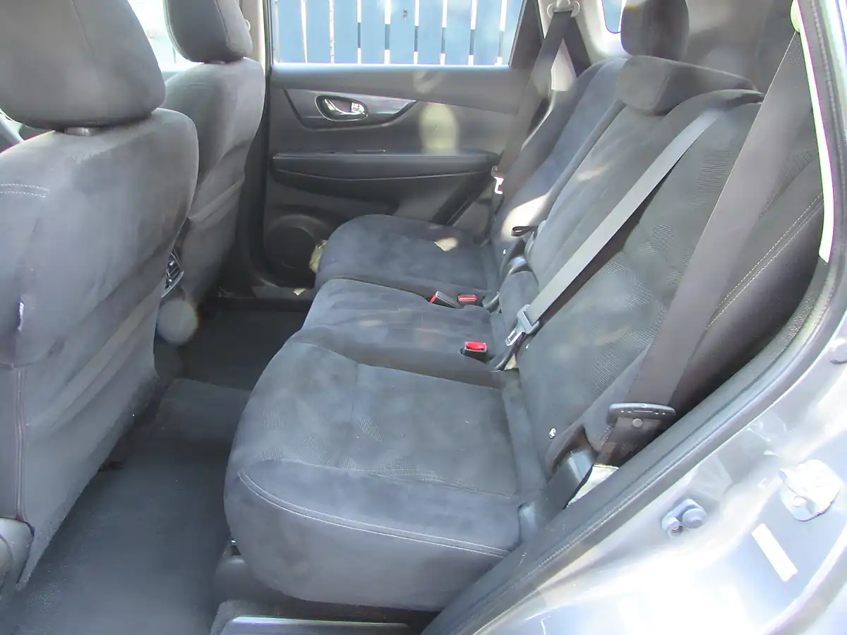Used 2015 Nissan X-Trail Acenta Grey - Interior and Exterior details 13