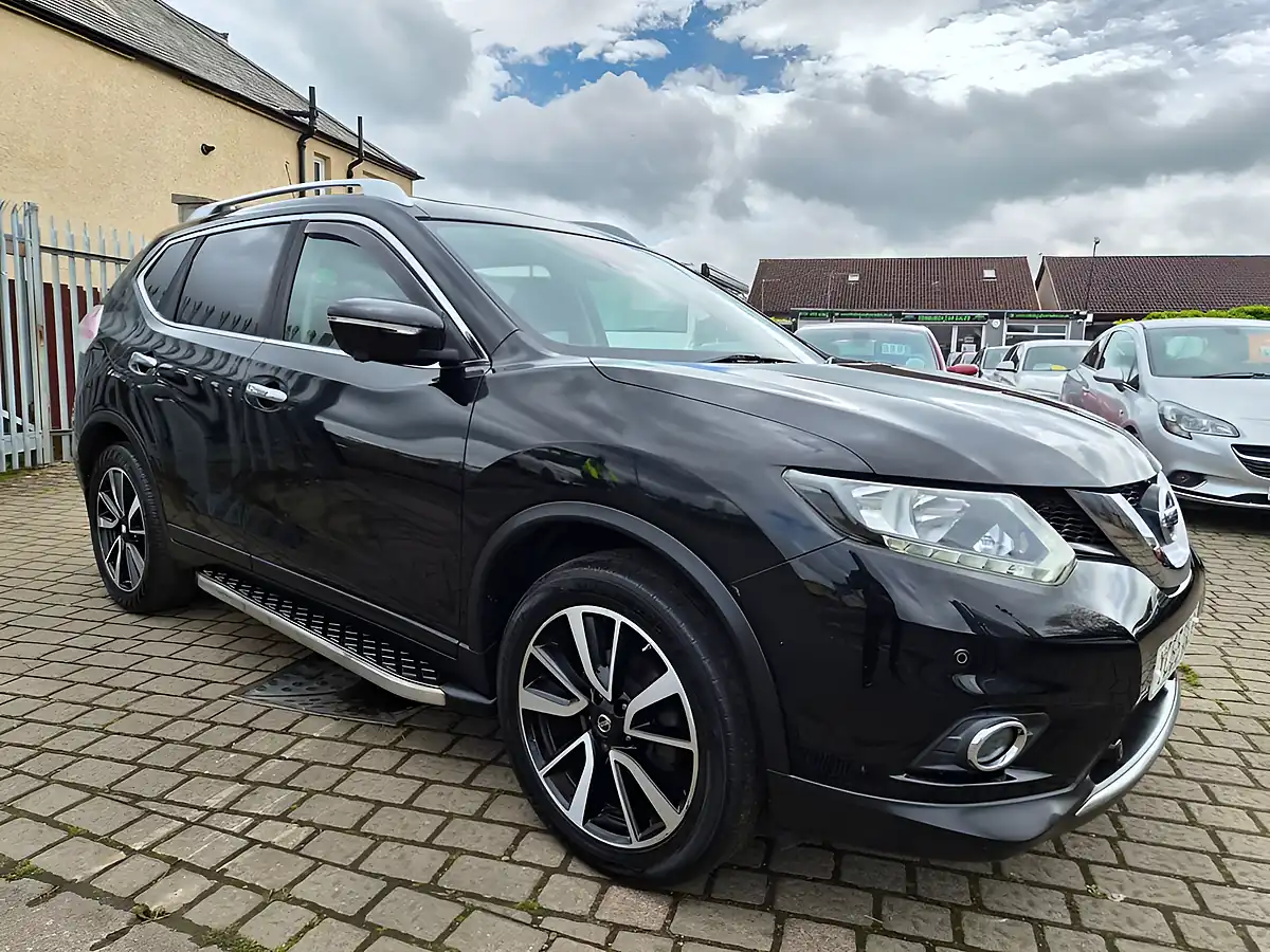 Used 2015 Nissan X-Trail N-Tec Black - Front View