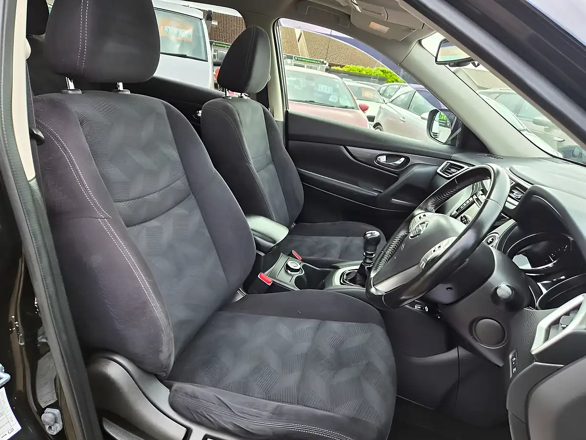 Used 2015 Nissan X-Trail N-Tec Black - Interior and Exterior details 7