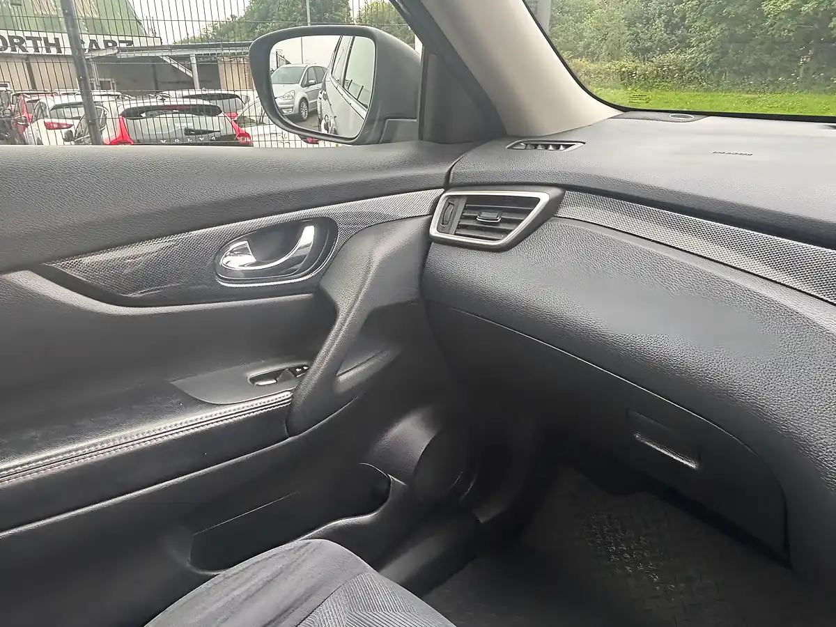 Used 2015 Nissan X-Trail N-Tec Grey - Interior and Exterior details 16