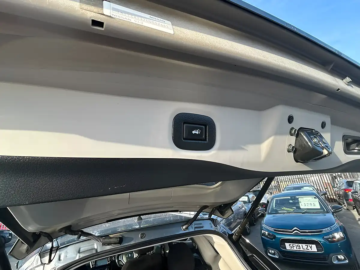 Used 2015 Nissan X-Trail N-Tec Grey - Interior and Exterior details 14