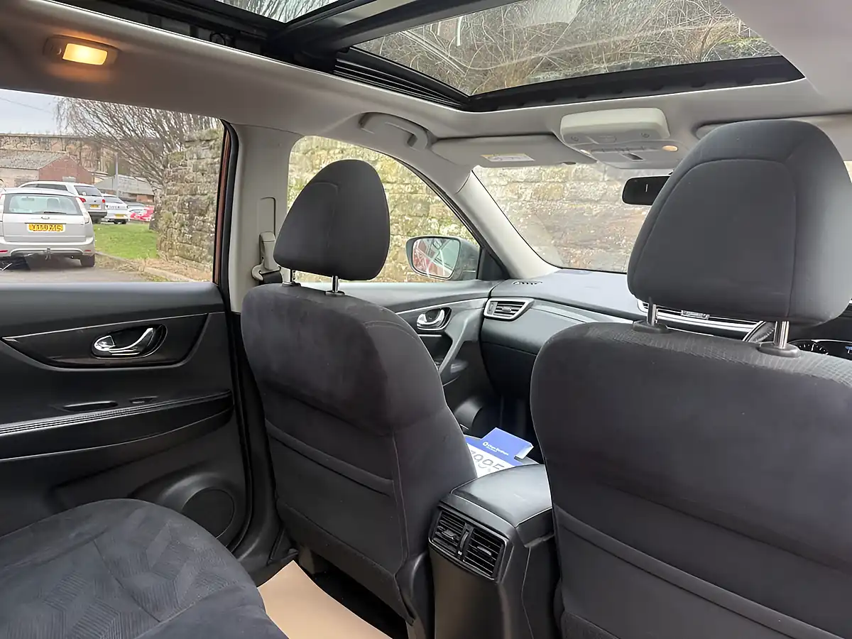 Used 2015 Nissan X-Trail N-Tec Orange - Interior and Exterior details 17