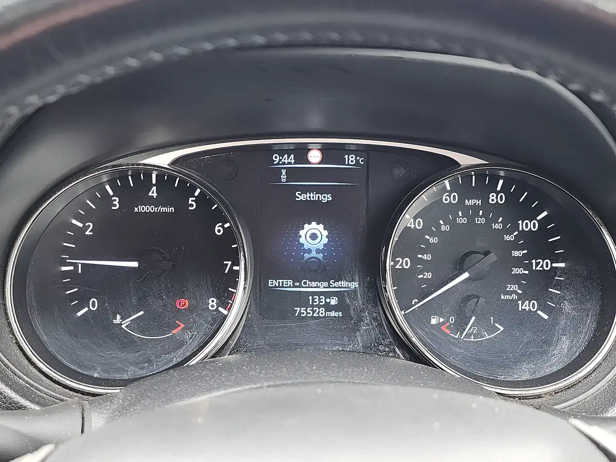 Used 2015 Nissan X-Trail N-Tec Silver - Interior and Exterior details 11