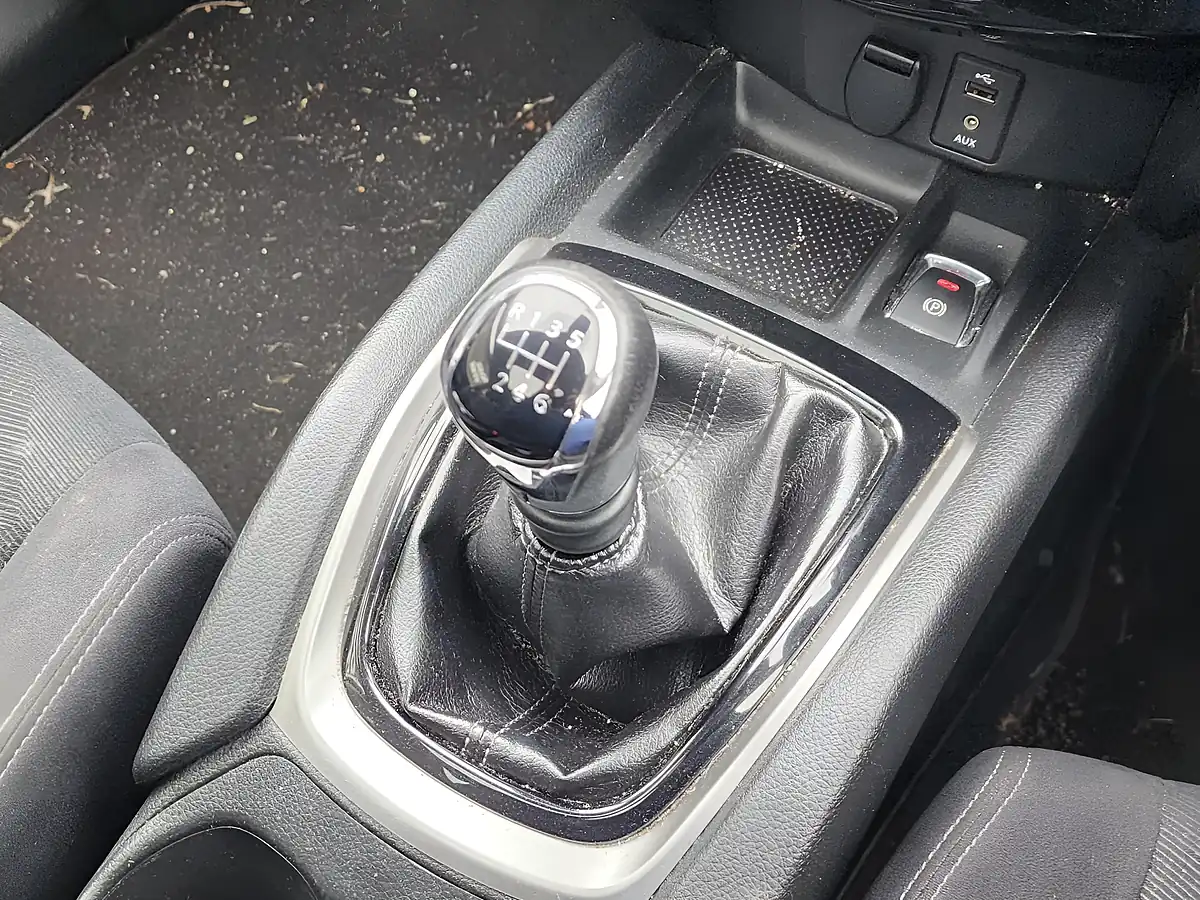Used 2015 Nissan X-Trail N-Tec Silver - Interior and Exterior details 15