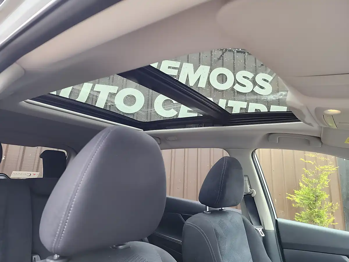 Used 2015 Nissan X-Trail N-Tec Silver - Interior and Exterior details 8