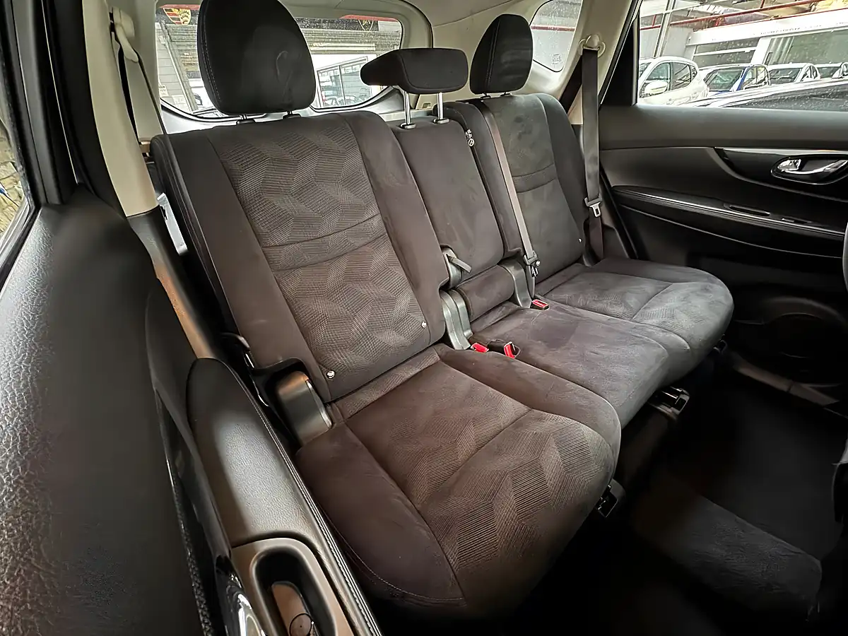 Used 2015 Nissan X-Trail N-Tec Storm White - Interior and Exterior details 10