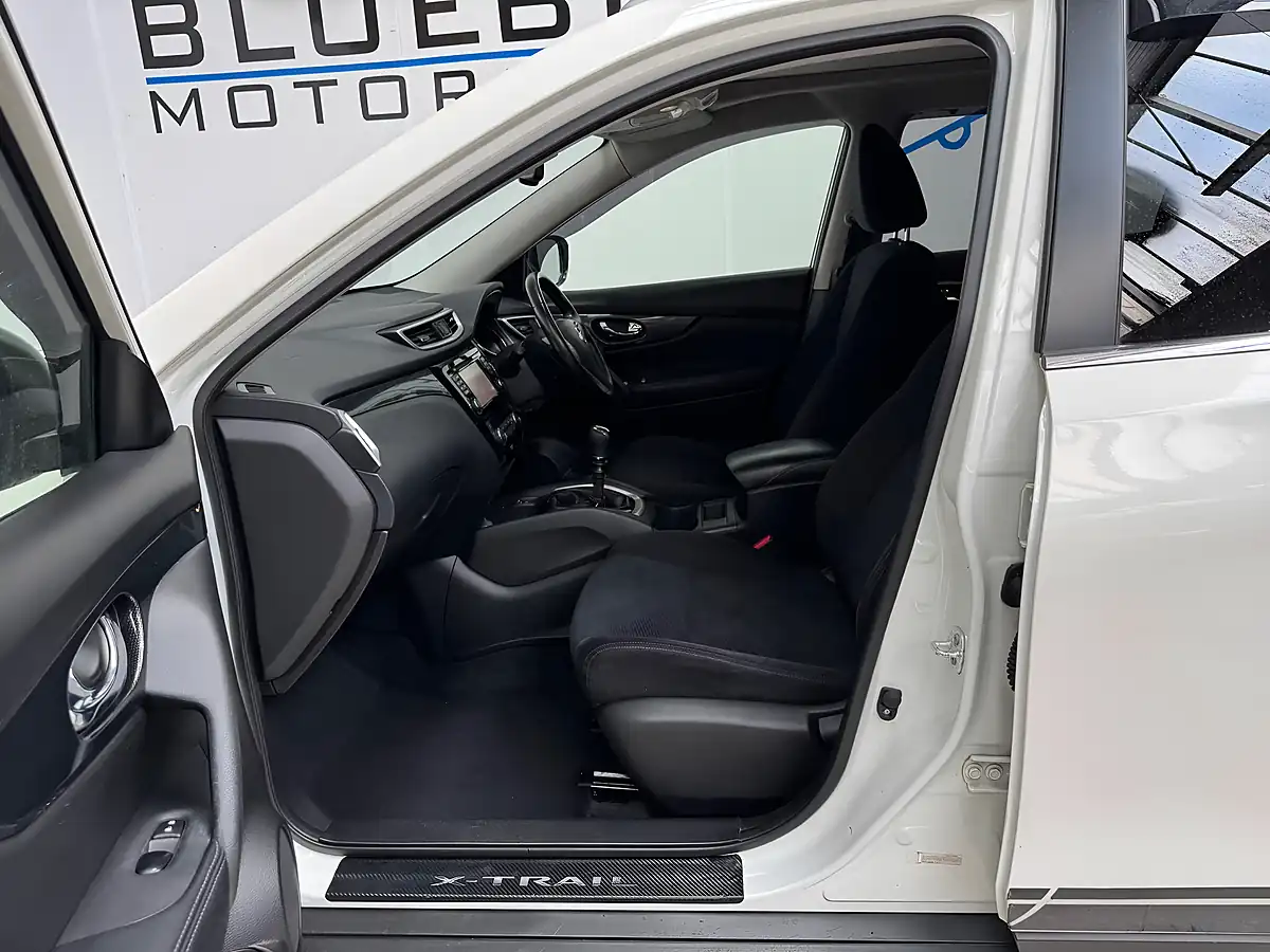 Used 2015 Nissan X-Trail N-Tec Storm White - Interior and Exterior details 8