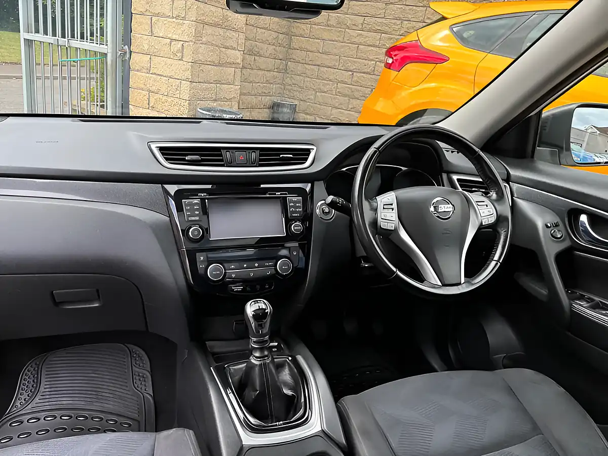 Used 2015 Nissan X-Trail N-Tec White - Interior and Exterior details 11