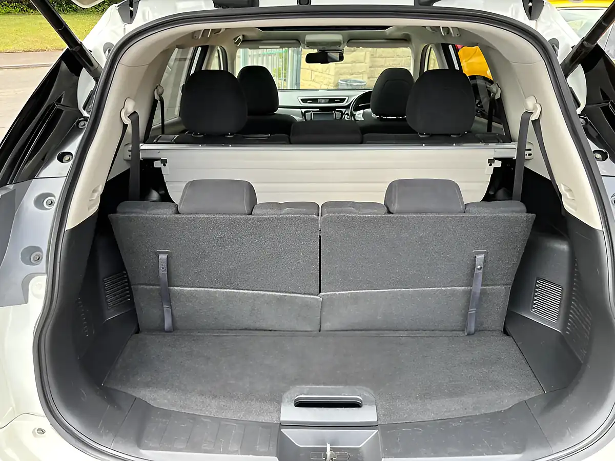 Used 2015 Nissan X-Trail N-Tec White - Interior and Exterior details 13