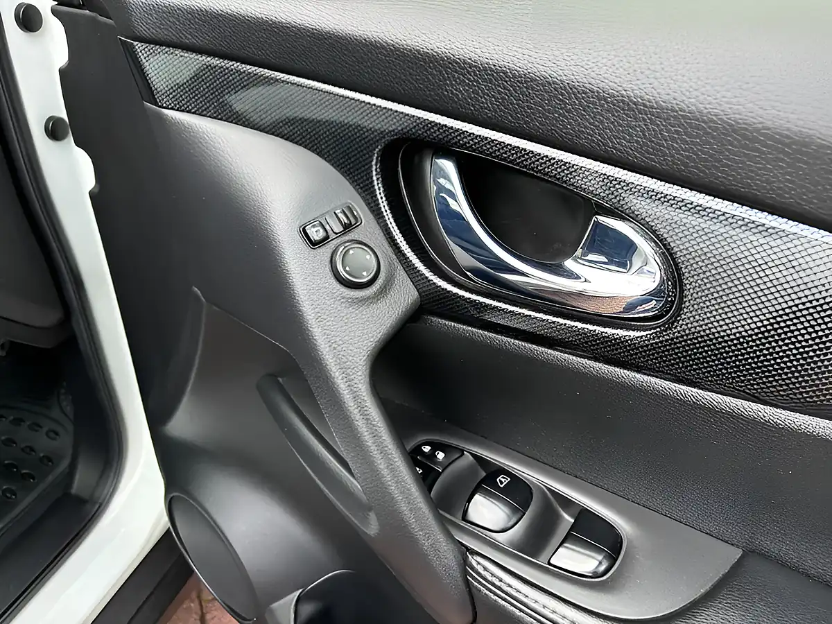 Used 2015 Nissan X-Trail N-Tec White - Interior and Exterior details 15