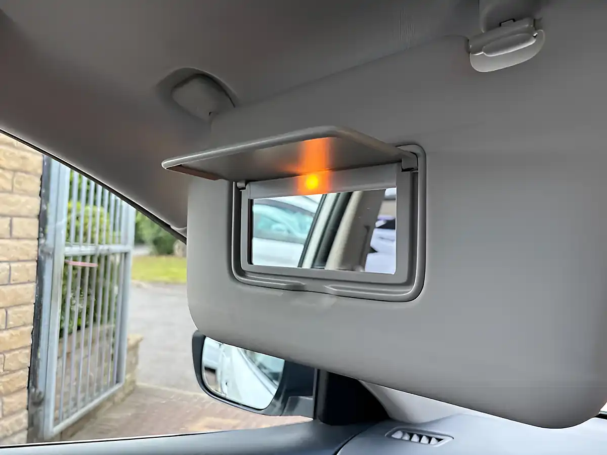 Used 2015 Nissan X-Trail N-Tec White - Interior and Exterior details 17