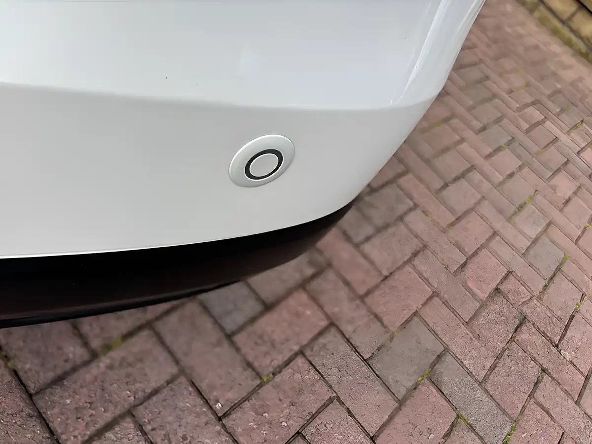 Used 2015 Nissan X-Trail N-Tec White - Interior and Exterior details 18