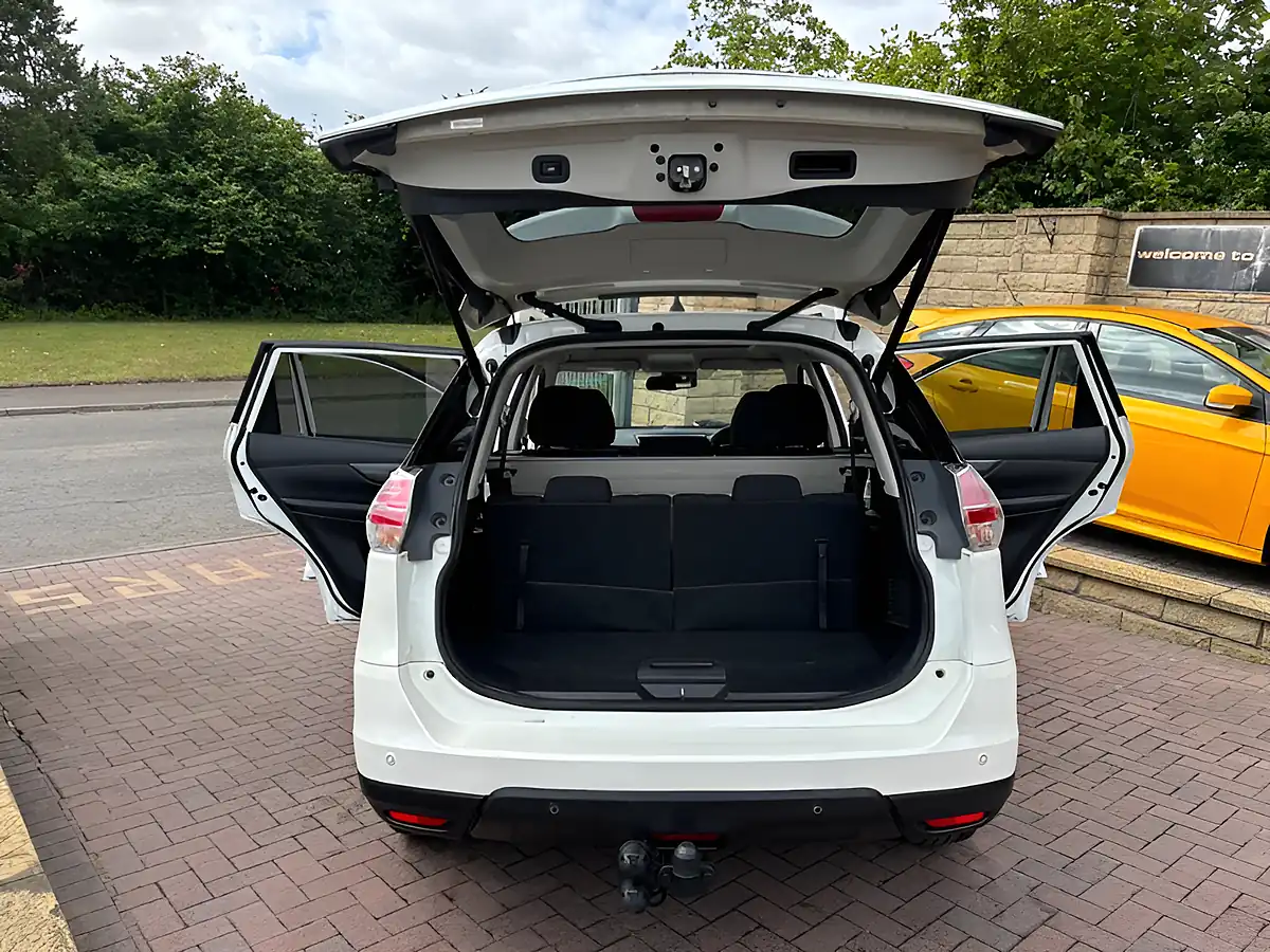 Used 2015 Nissan X-Trail N-Tec White - Interior and Exterior details 19