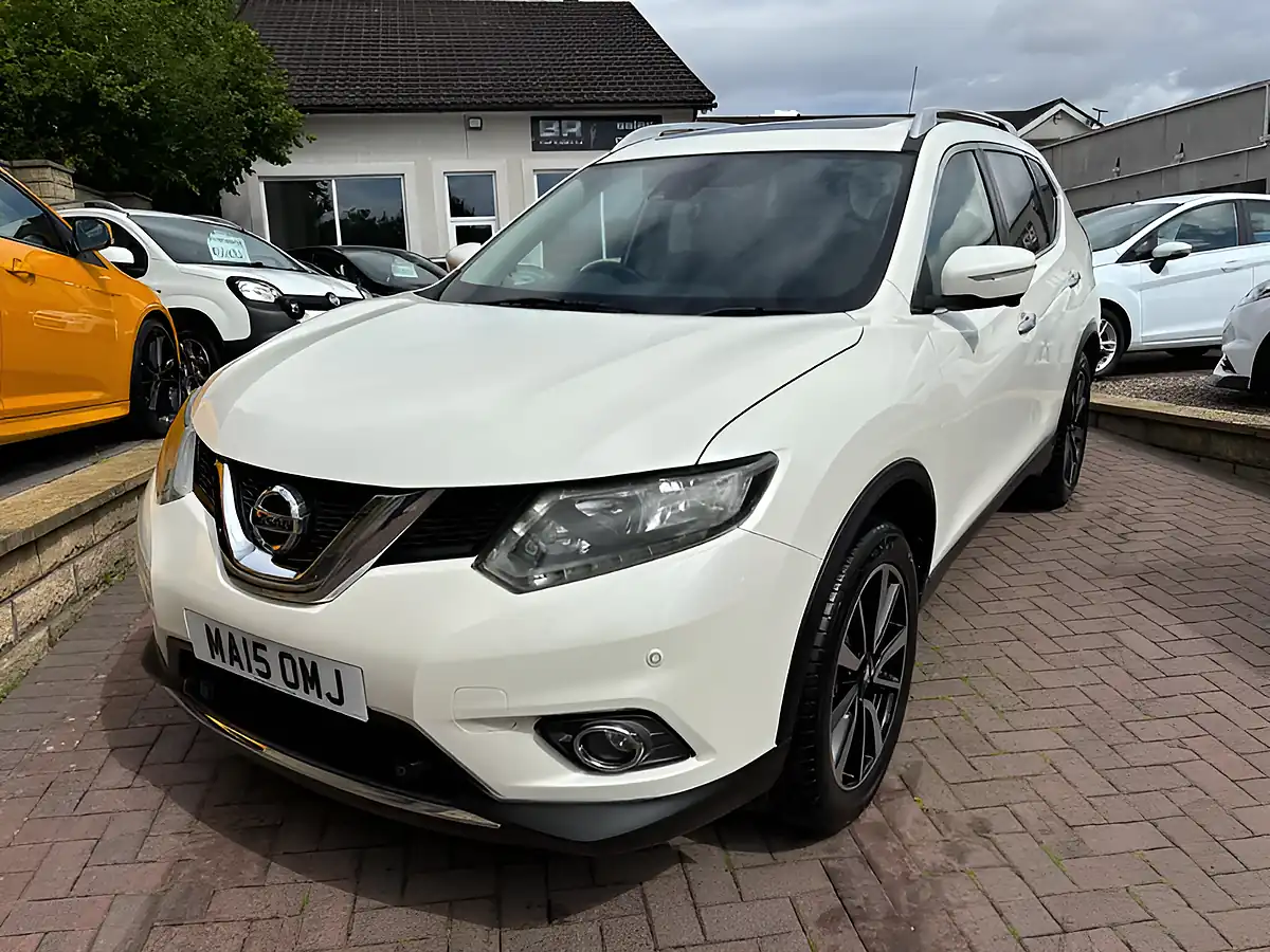 Used 2015 Nissan X-Trail N-Tec White - Interior and Exterior details 4