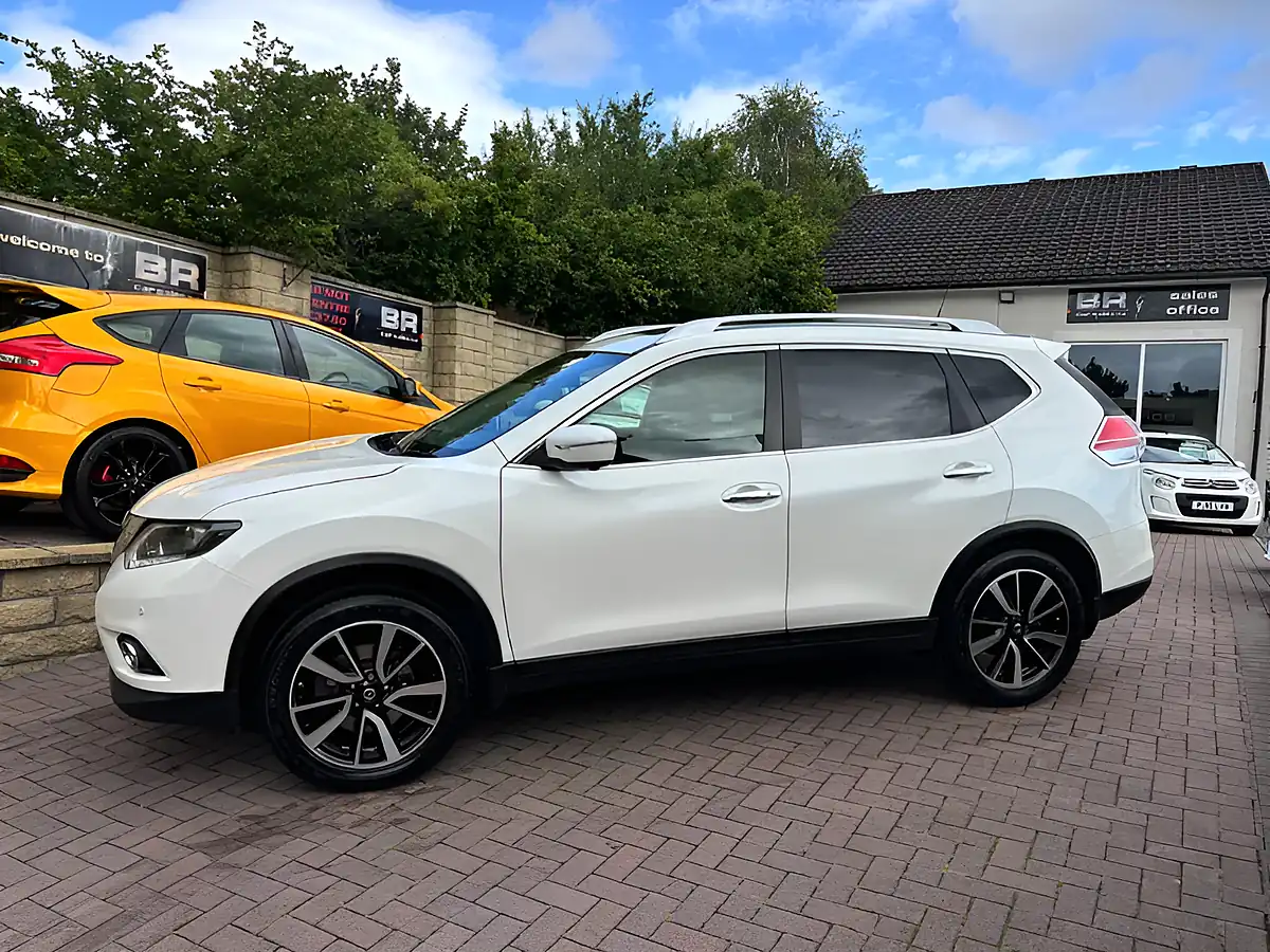 Used 2015 Nissan X-Trail N-Tec White - Interior and Exterior details 5