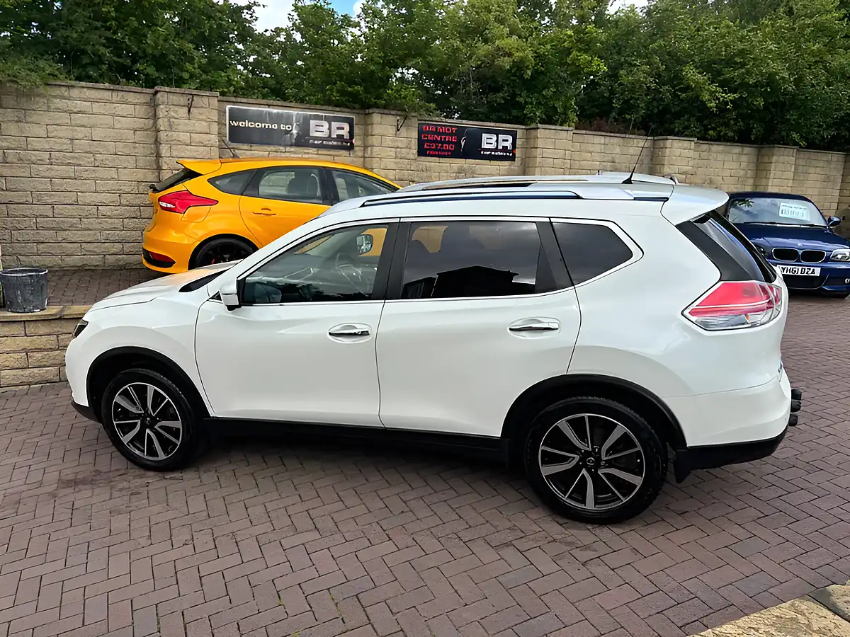 Used 2015 Nissan X-Trail N-Tec White - Interior and Exterior details 6