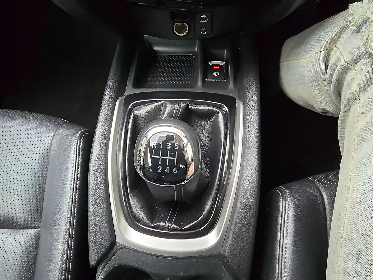 Used 2015 Nissan X-Trail Tekna Black - Interior and Exterior details 12