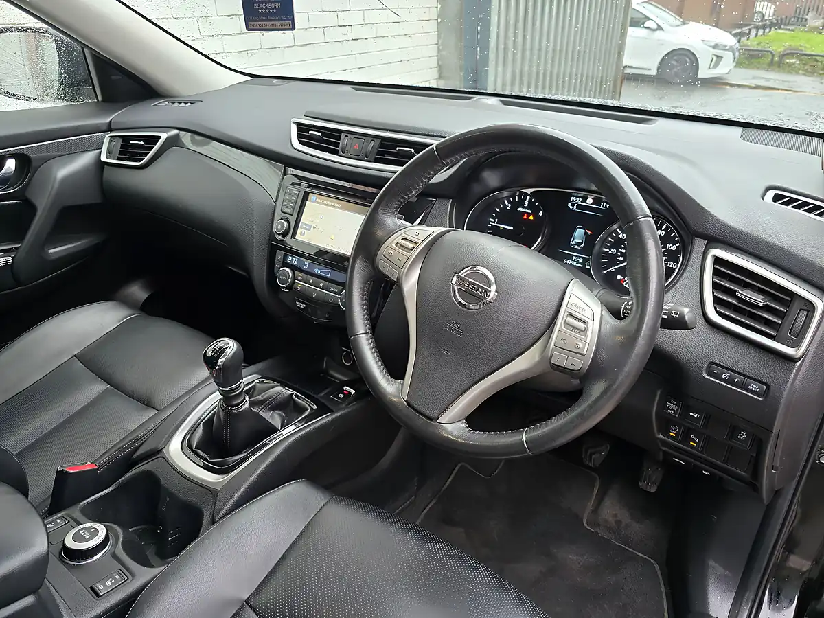 Used 2015 Nissan X-Trail Tekna Black - Interior and Exterior details 13
