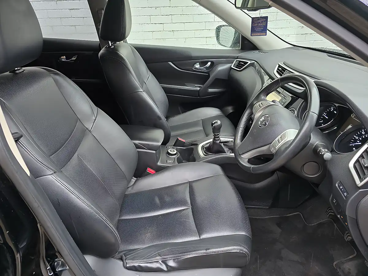 Used 2015 Nissan X-Trail Tekna Black - Interior and Exterior details 14