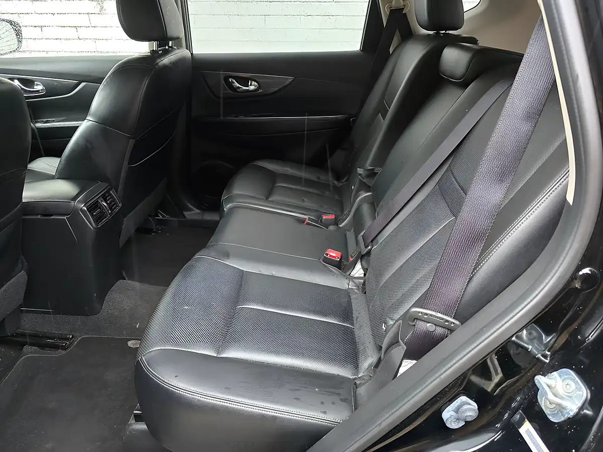 Used 2015 Nissan X-Trail Tekna Black - Interior and Exterior details 15