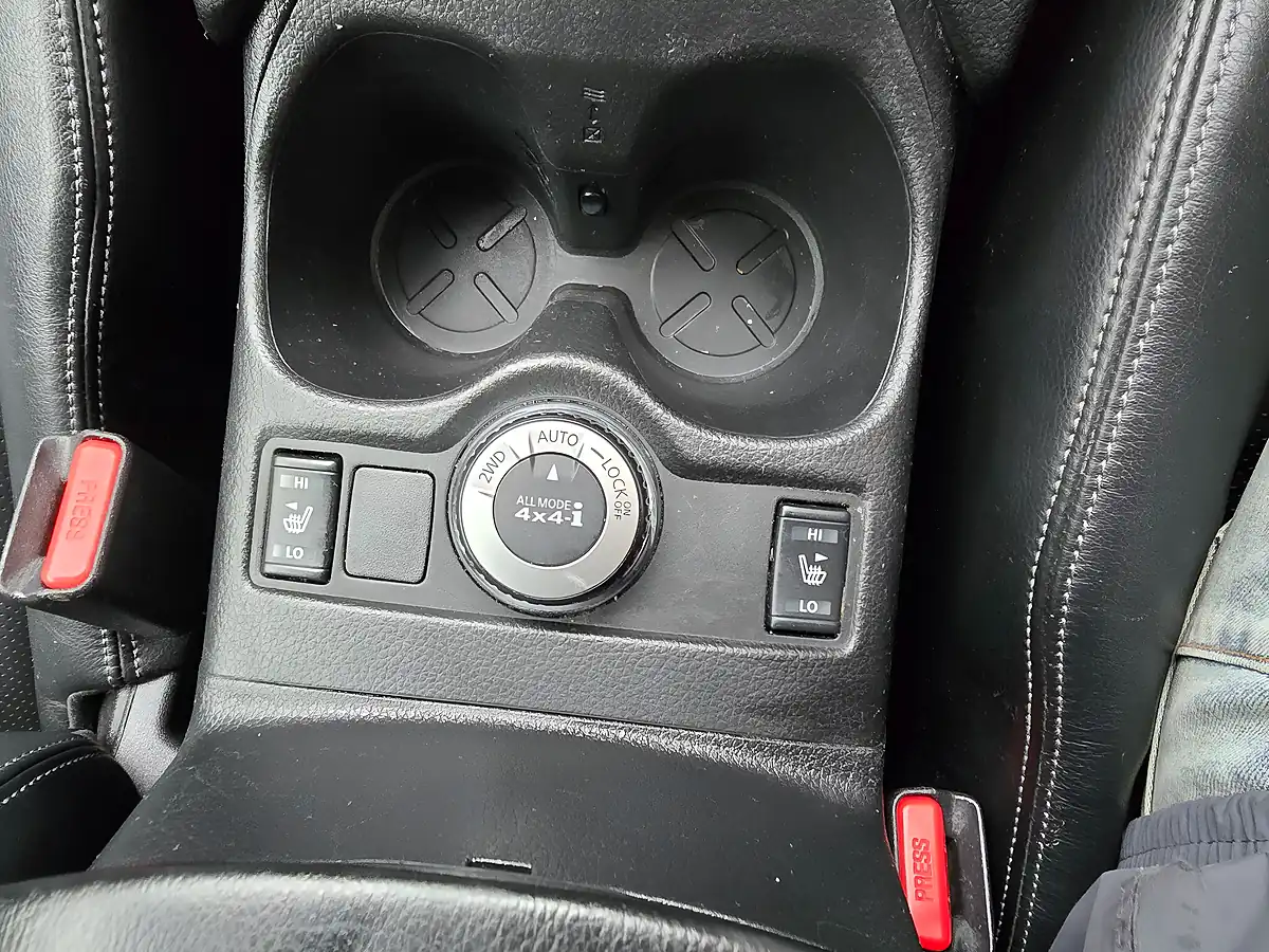 Used 2015 Nissan X-Trail Tekna Black - Interior and Exterior details 17