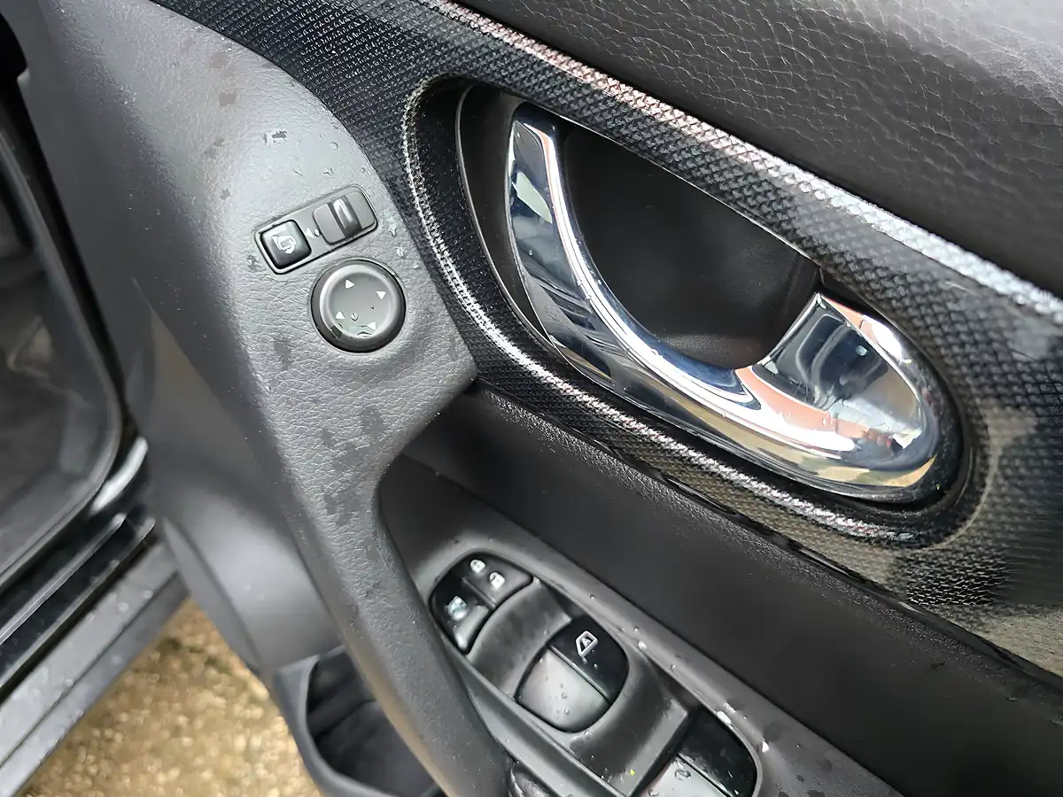 Used 2015 Nissan X-Trail Tekna Black - Interior and Exterior details 18