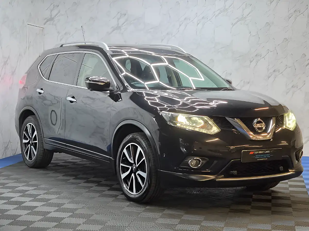 Used 2015 Nissan X-Trail Tekna Black - Front View