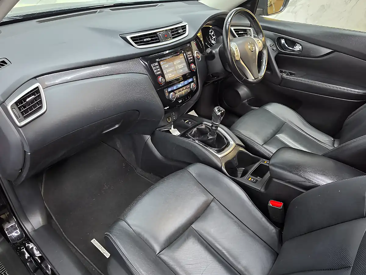 Used 2015 Nissan X-Trail Tekna Black - Interior and Exterior details 15