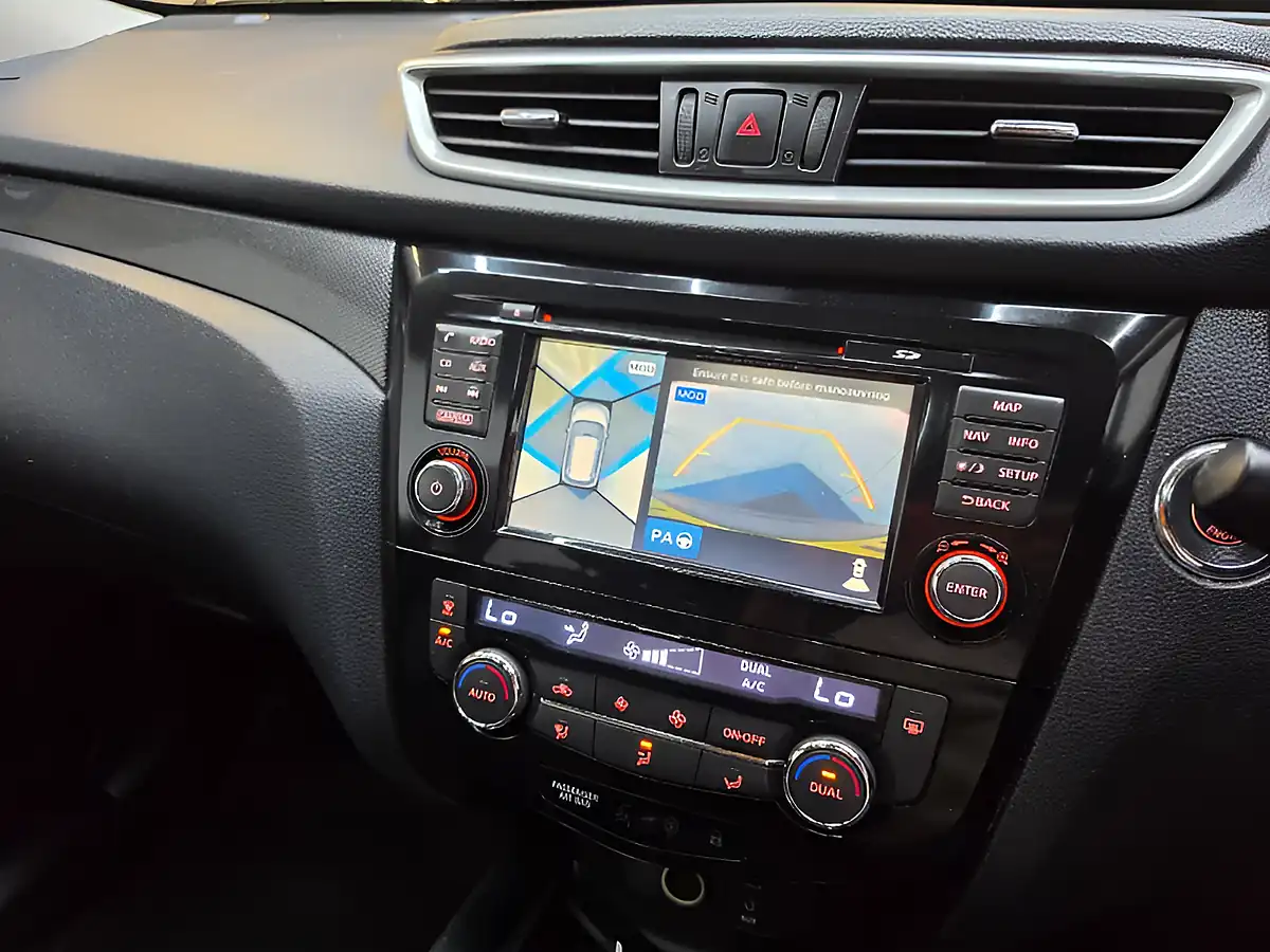Used 2015 Nissan X-Trail Tekna Black - Interior and Exterior details 18