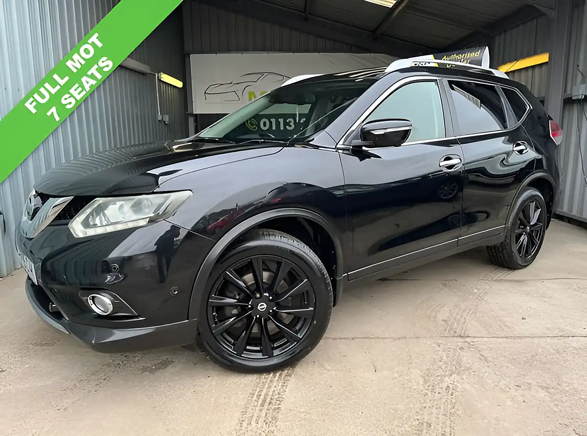 Used 2015 Nissan X-Trail Tekna Black - Front View
