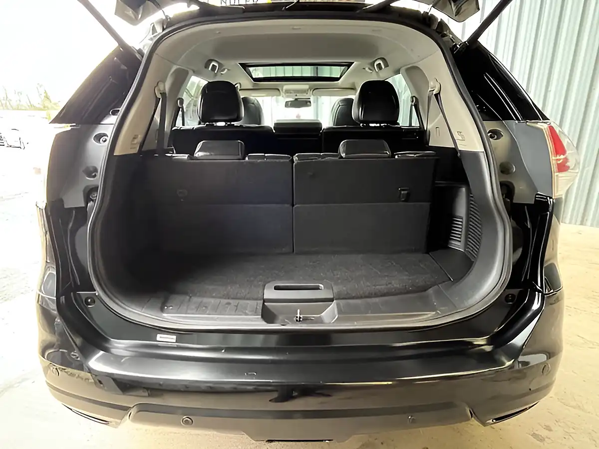 Used 2015 Nissan X-Trail Tekna Black - Interior and Exterior details 14