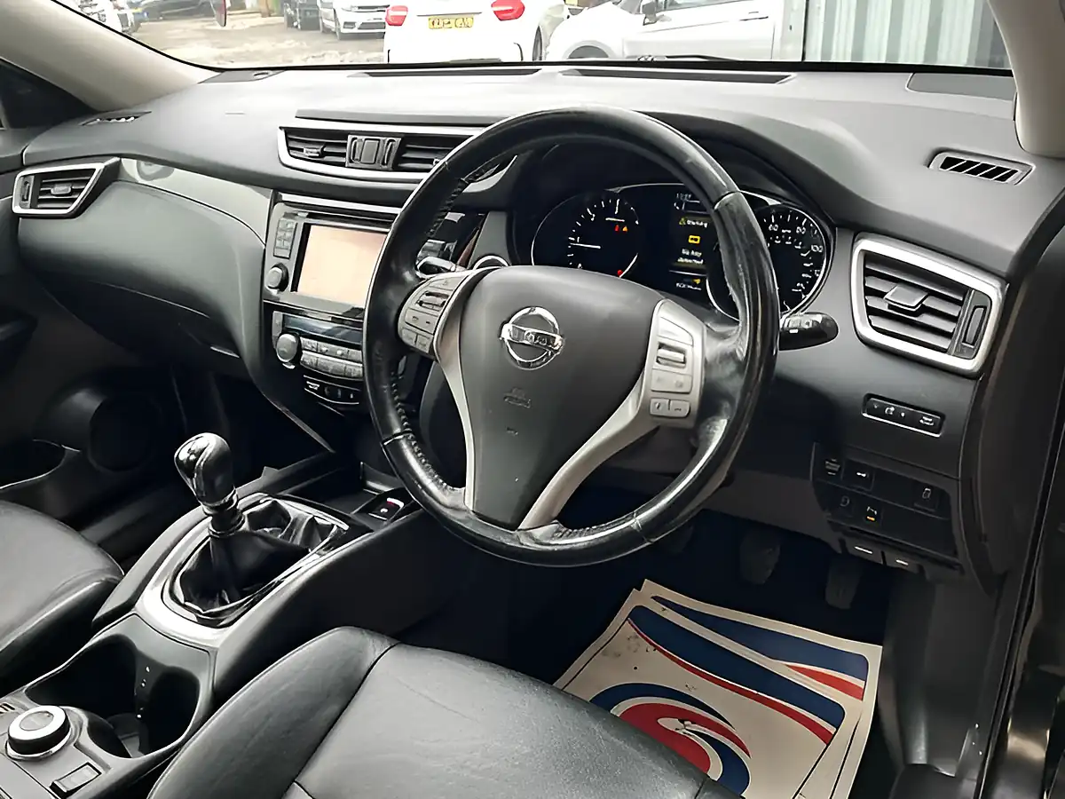 Used 2015 Nissan X-Trail Tekna Black - Interior and Exterior details 17