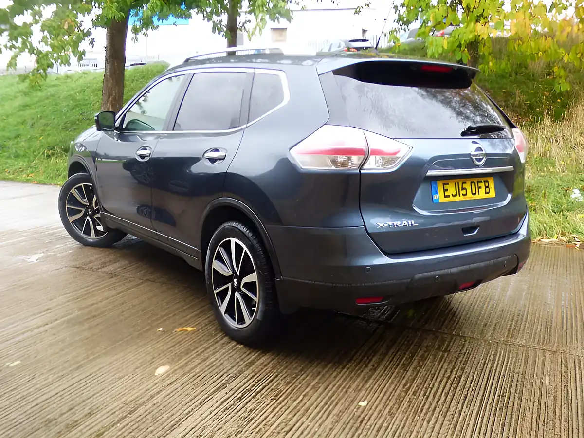 Used 2015 Nissan X-Trail Tekna Blue - Interior and Exterior details 11