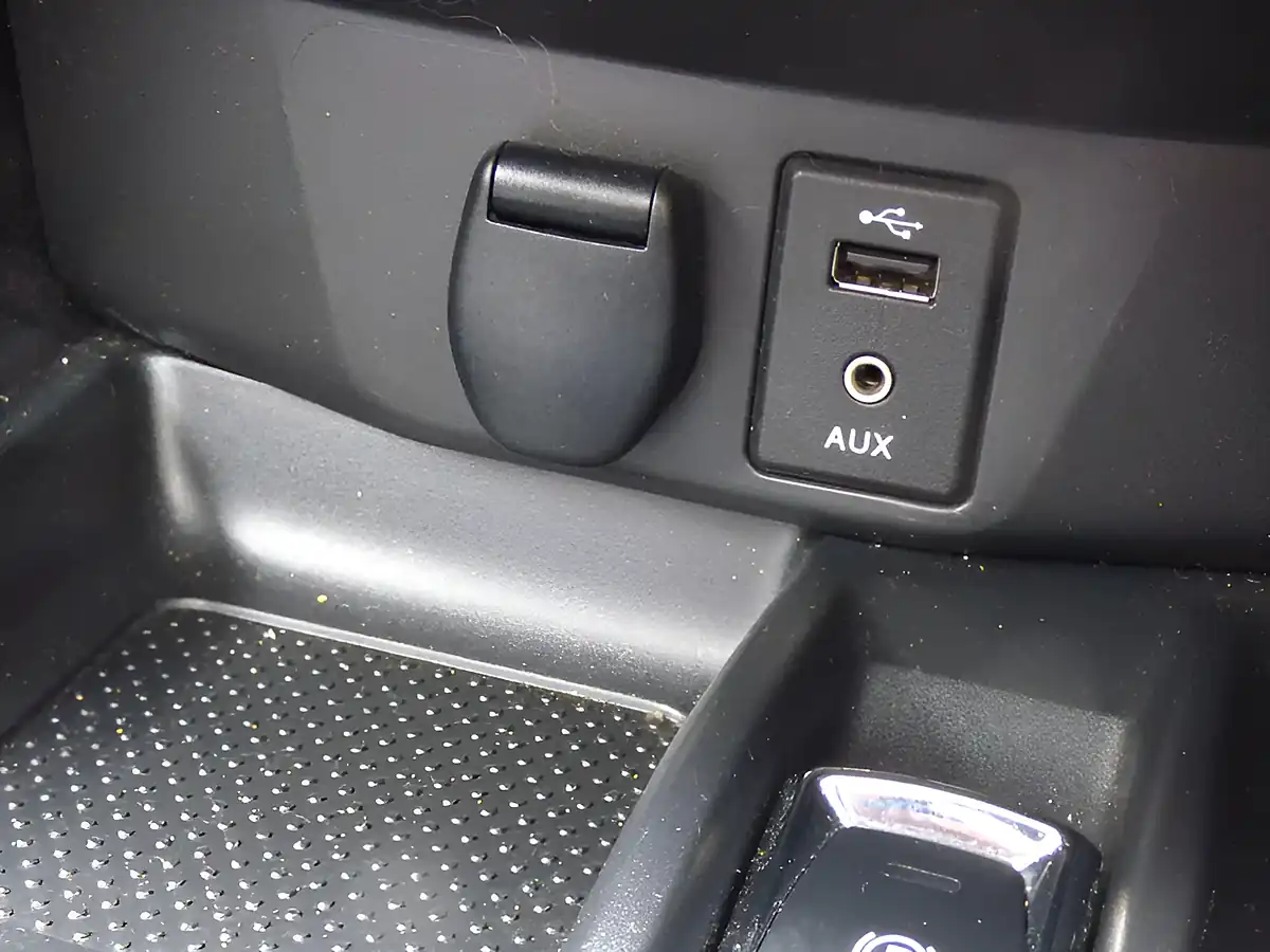 Used 2015 Nissan X-Trail Tekna Blue - Interior and Exterior details 13