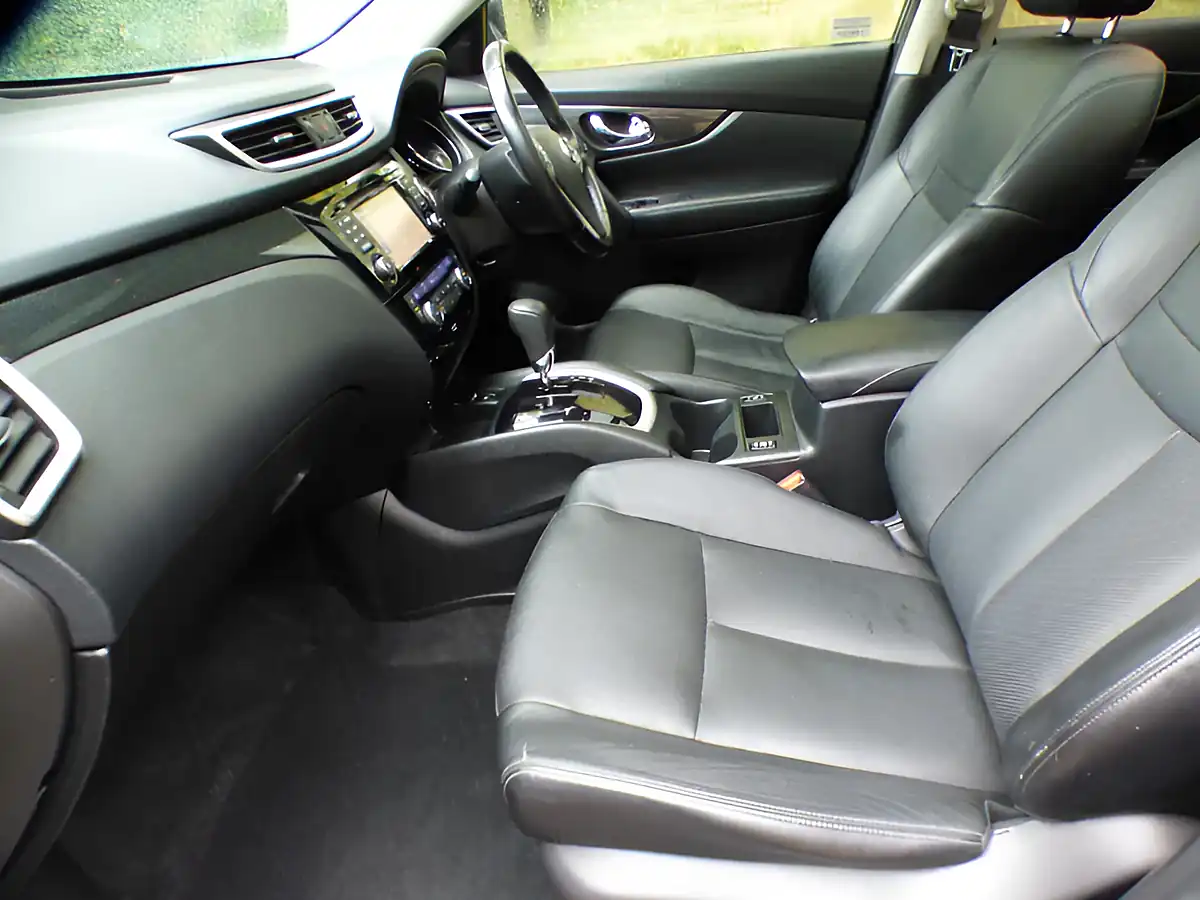 Used 2015 Nissan X-Trail Tekna Blue - Interior and Exterior details 17