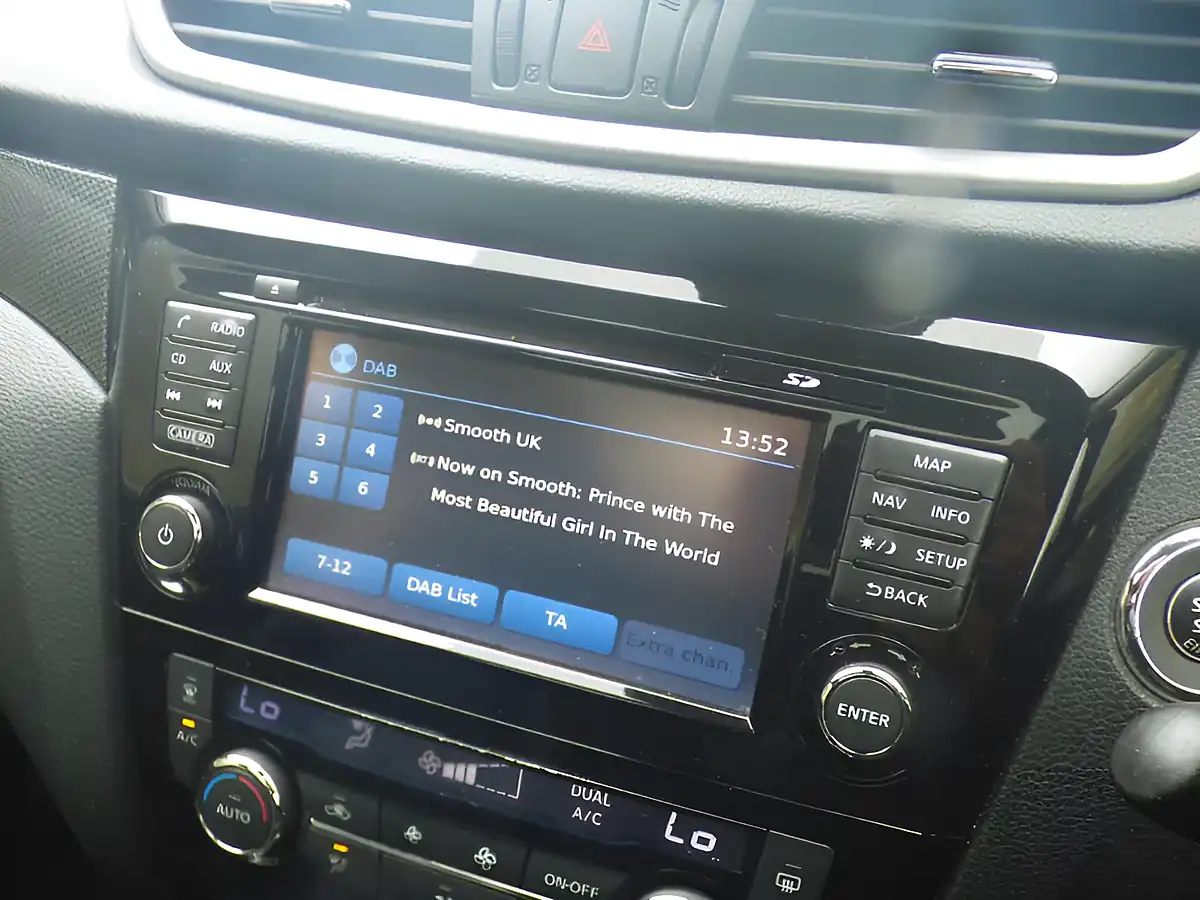 Used 2015 Nissan X-Trail Tekna Blue - Interior and Exterior details 18