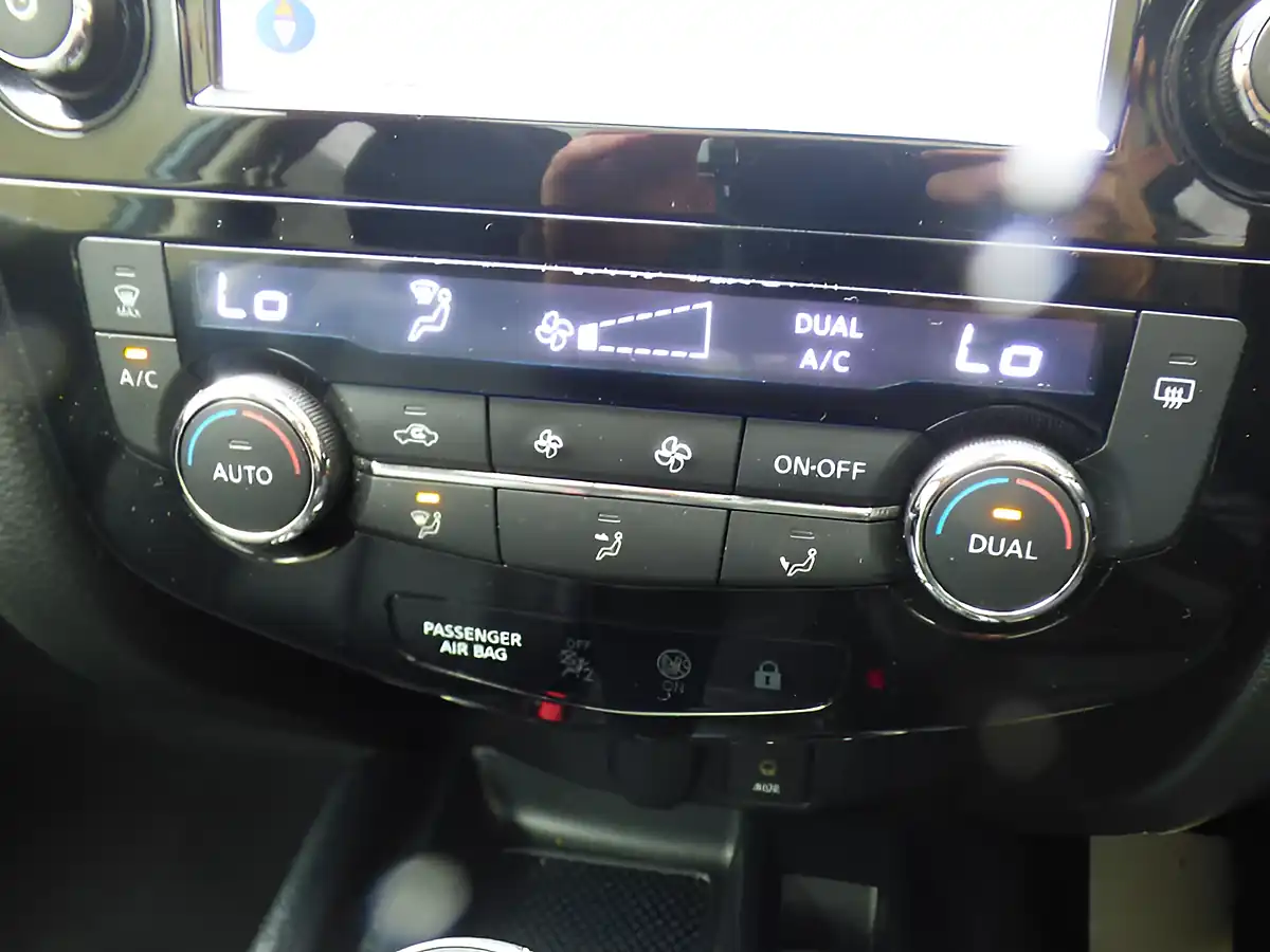 Used 2015 Nissan X-Trail Tekna Blue - Interior and Exterior details 20