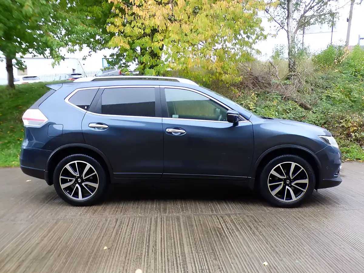 Used 2015 Nissan X-Trail Tekna Blue - Interior and Exterior details 9