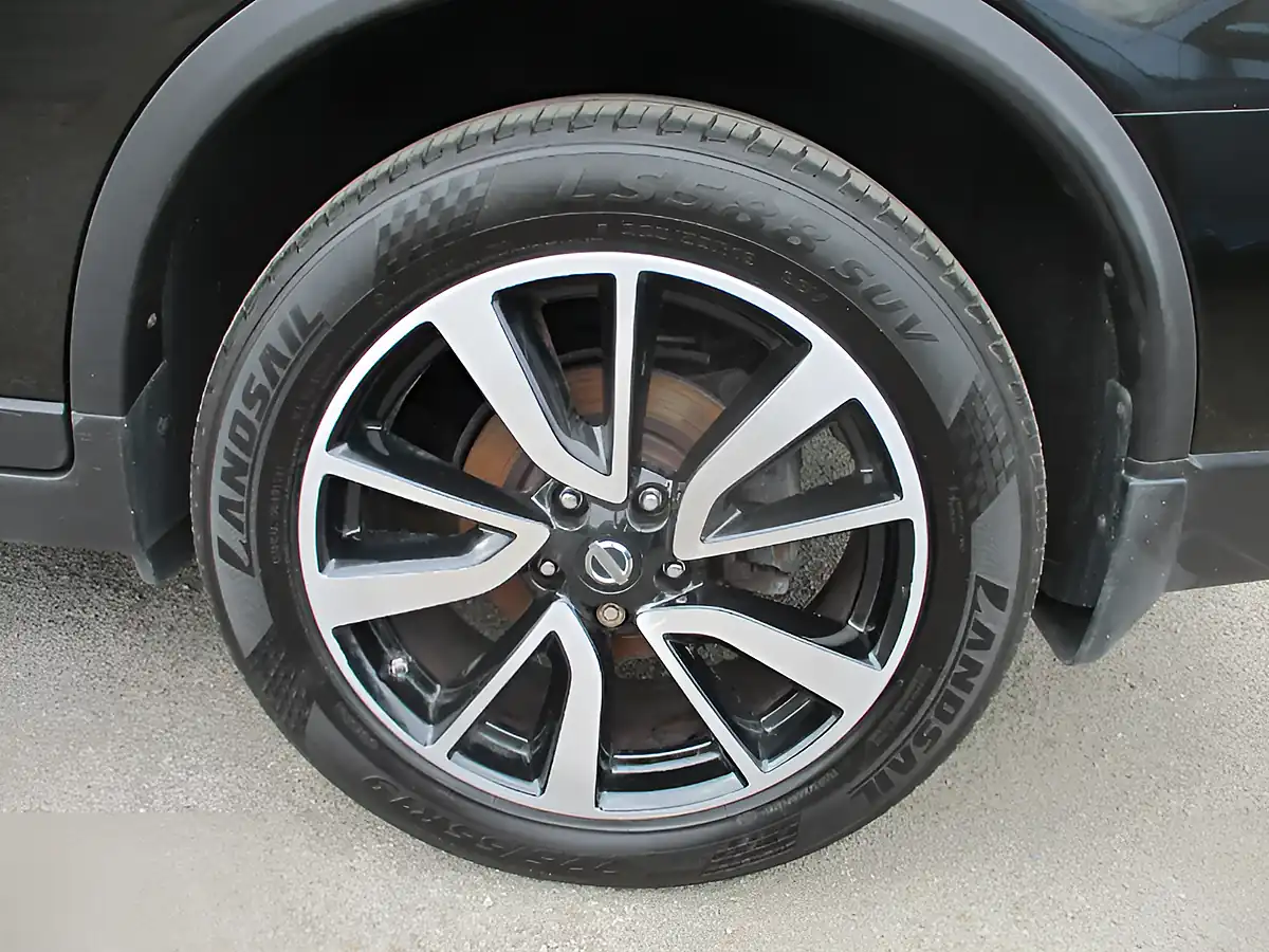 Used 2015 Nissan X-Trail Tekna Green - Interior and Exterior details 10