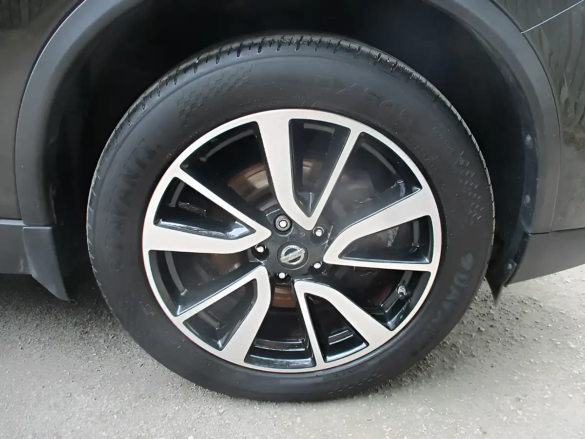 Used 2015 Nissan X-Trail Tekna Green - Interior and Exterior details 12