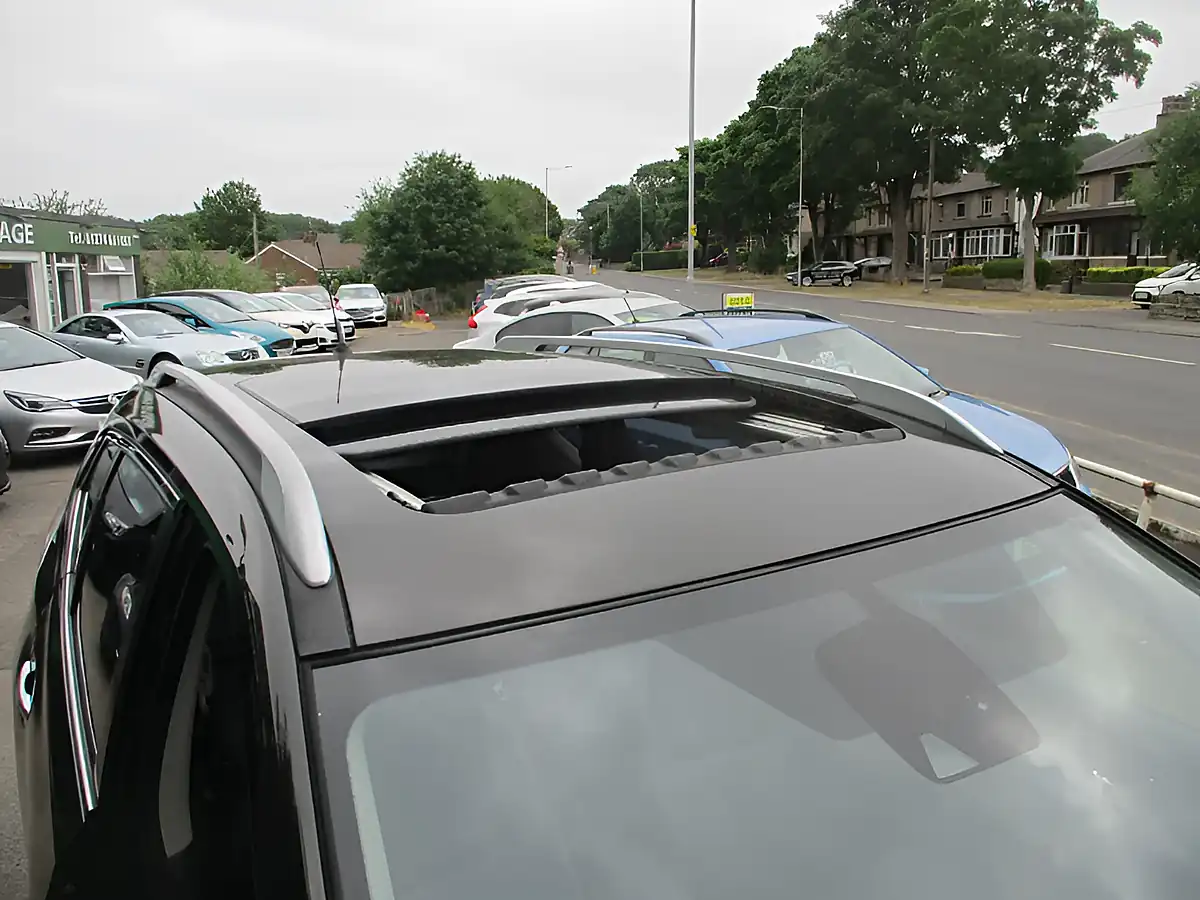 Used 2015 Nissan X-Trail Tekna Green - Interior and Exterior details 13